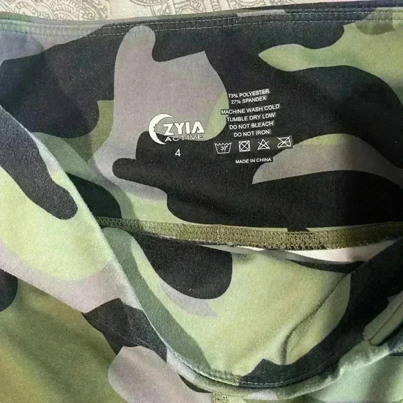 Zyia active green  camo leggings size 4 with pocket - Picture 3 of 7